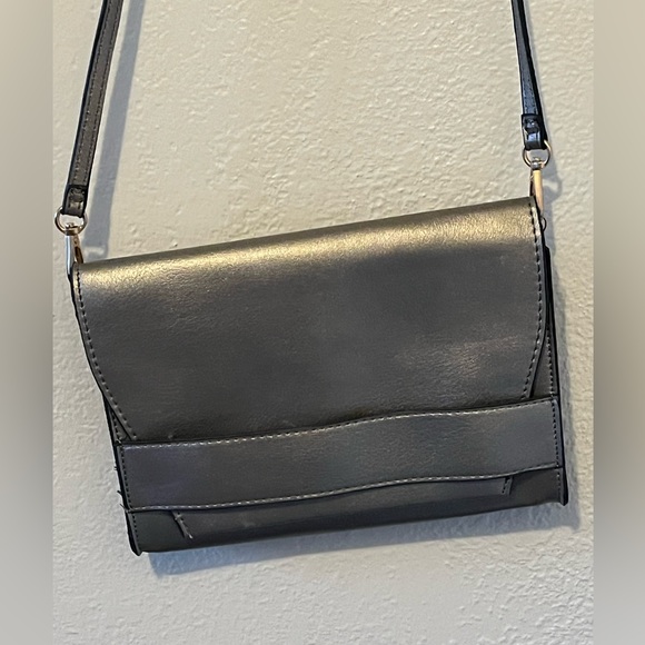 Steel grey metallic Summer & Rose crossbody bag - Picture 6 of 6